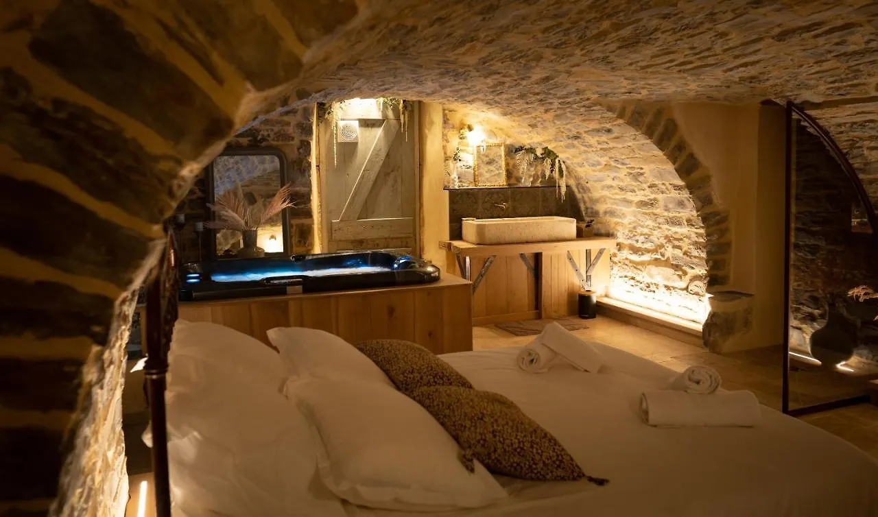 Hebergement Insolite Avec Jacuzzi Privatif Millau France