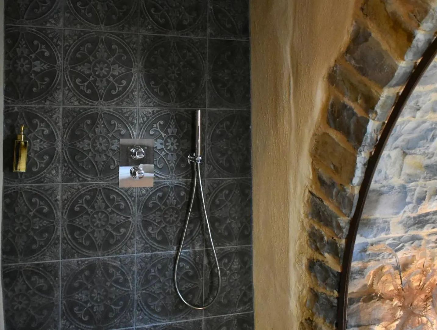 Hebergement Insolite Avec Jacuzzi Privatif Millau
